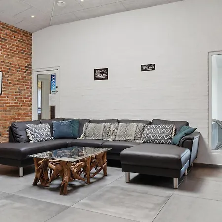 8 Bedroom Gorgeous In * Тистед